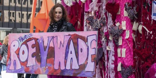 Jacqueline Edelberg Proect Roe v. Wade Yarn Bomb